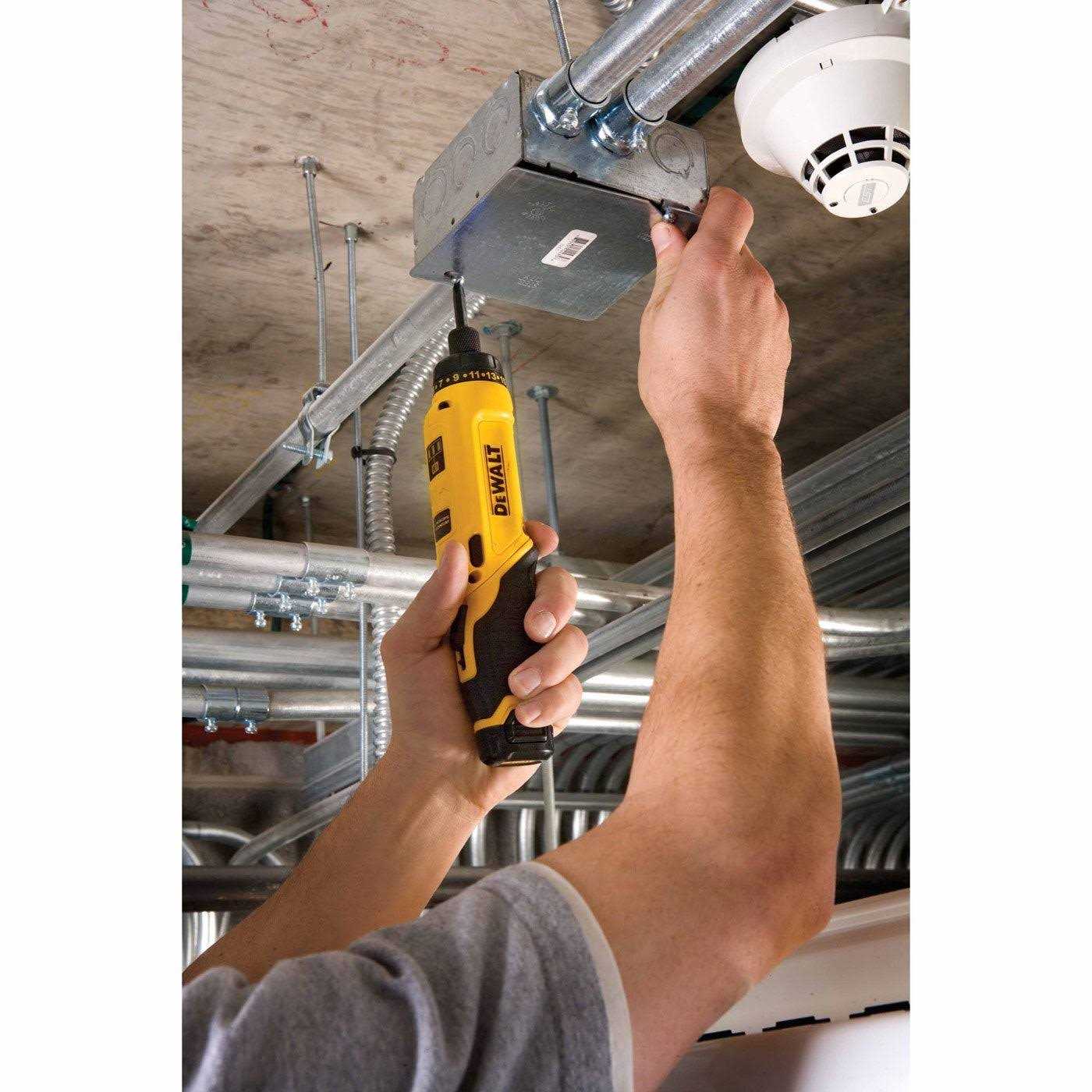 DeWalt DCF680 Screwdriver Kit C39094