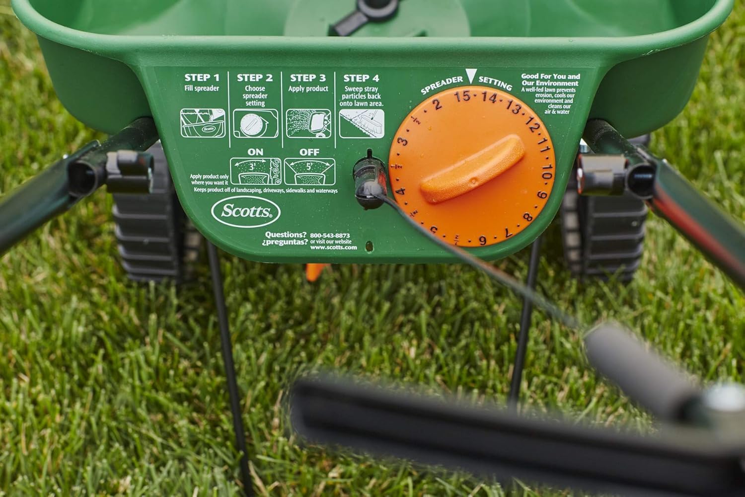 Scotts Turf Builder Edgeguard Mini Broadcast Spreader, 2-Pack O475