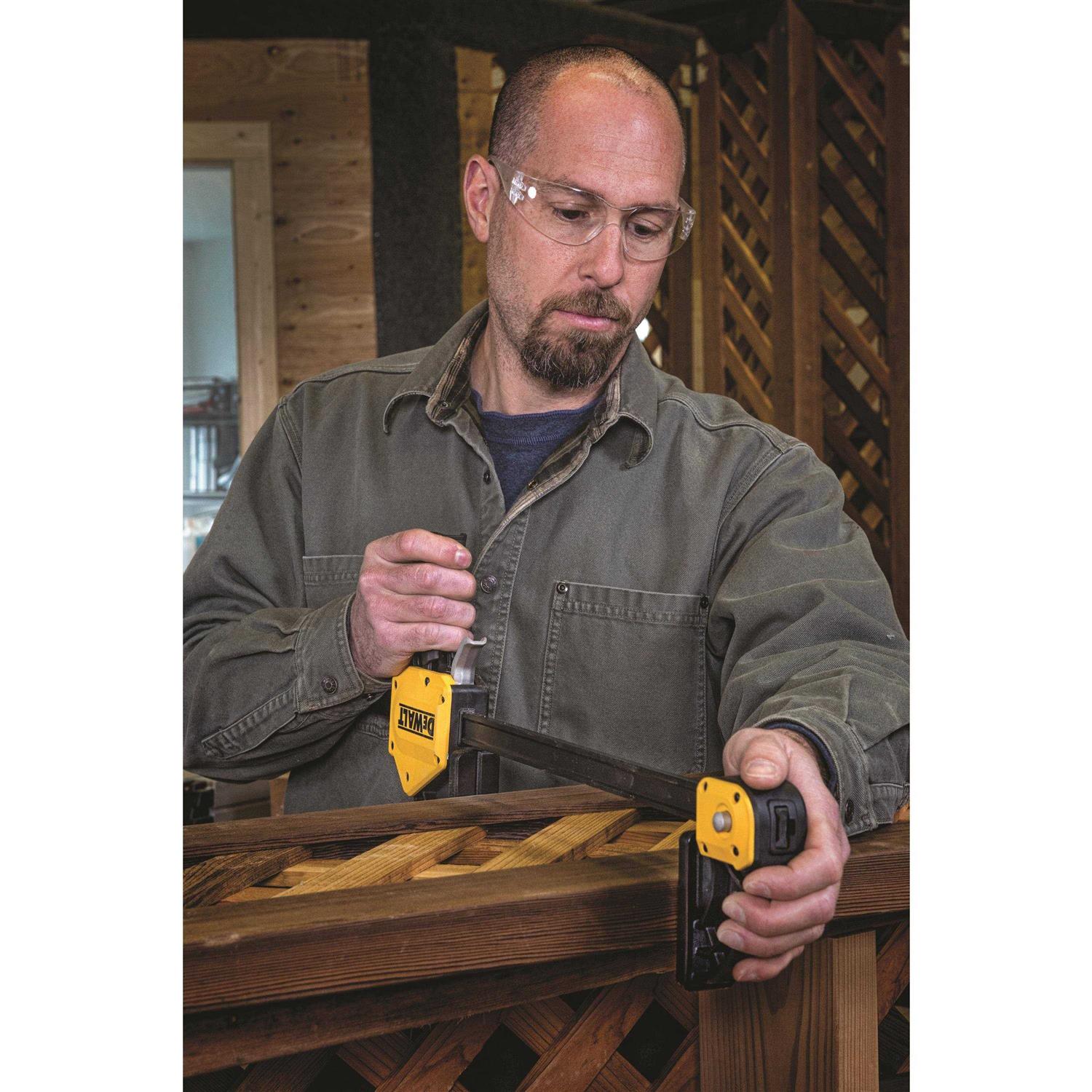 DEWALT 24" Extra Large Trigger Clamp DWHT83186 A724537
