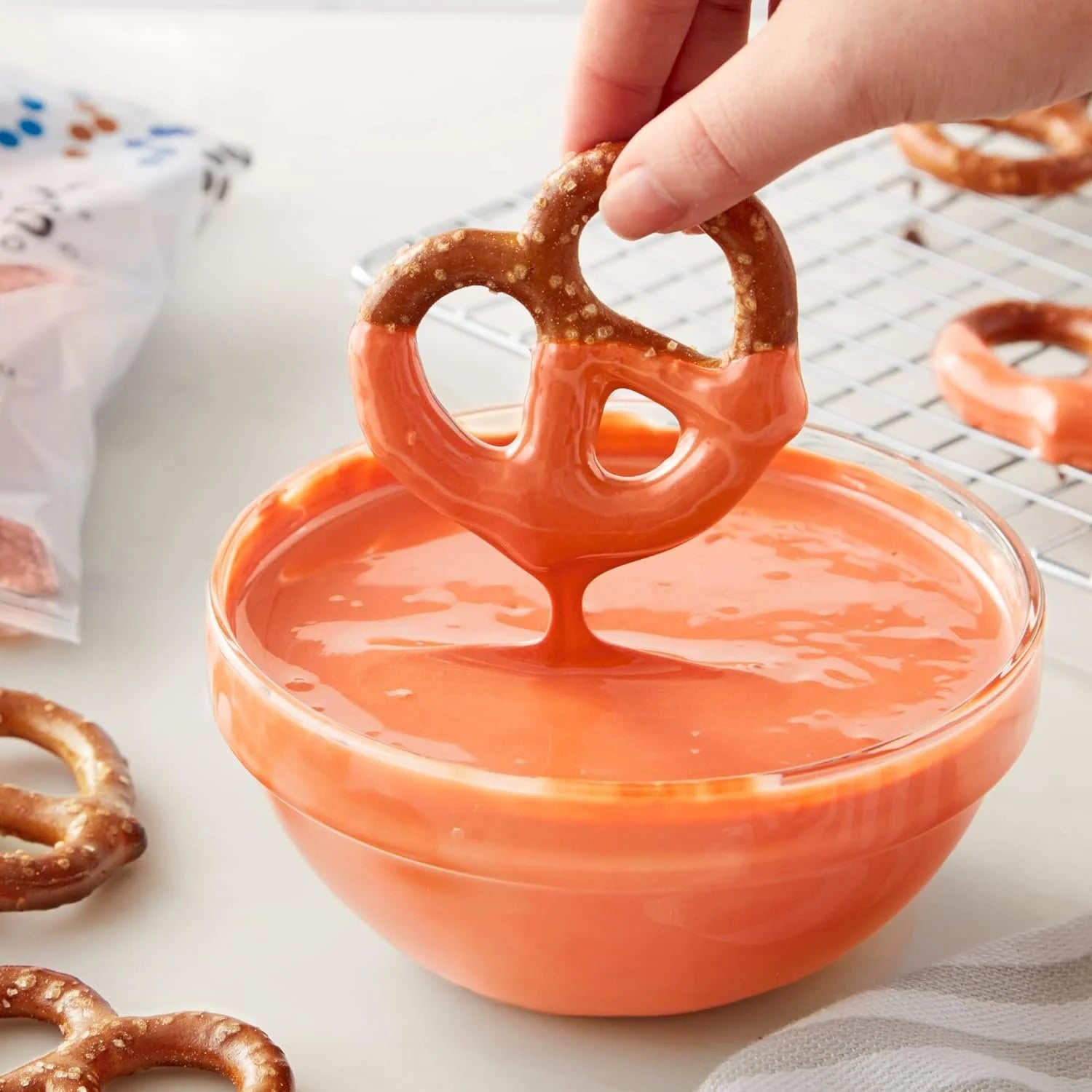 Wilton Orange Candy Melts, 12 oz, Pack of 6 A881