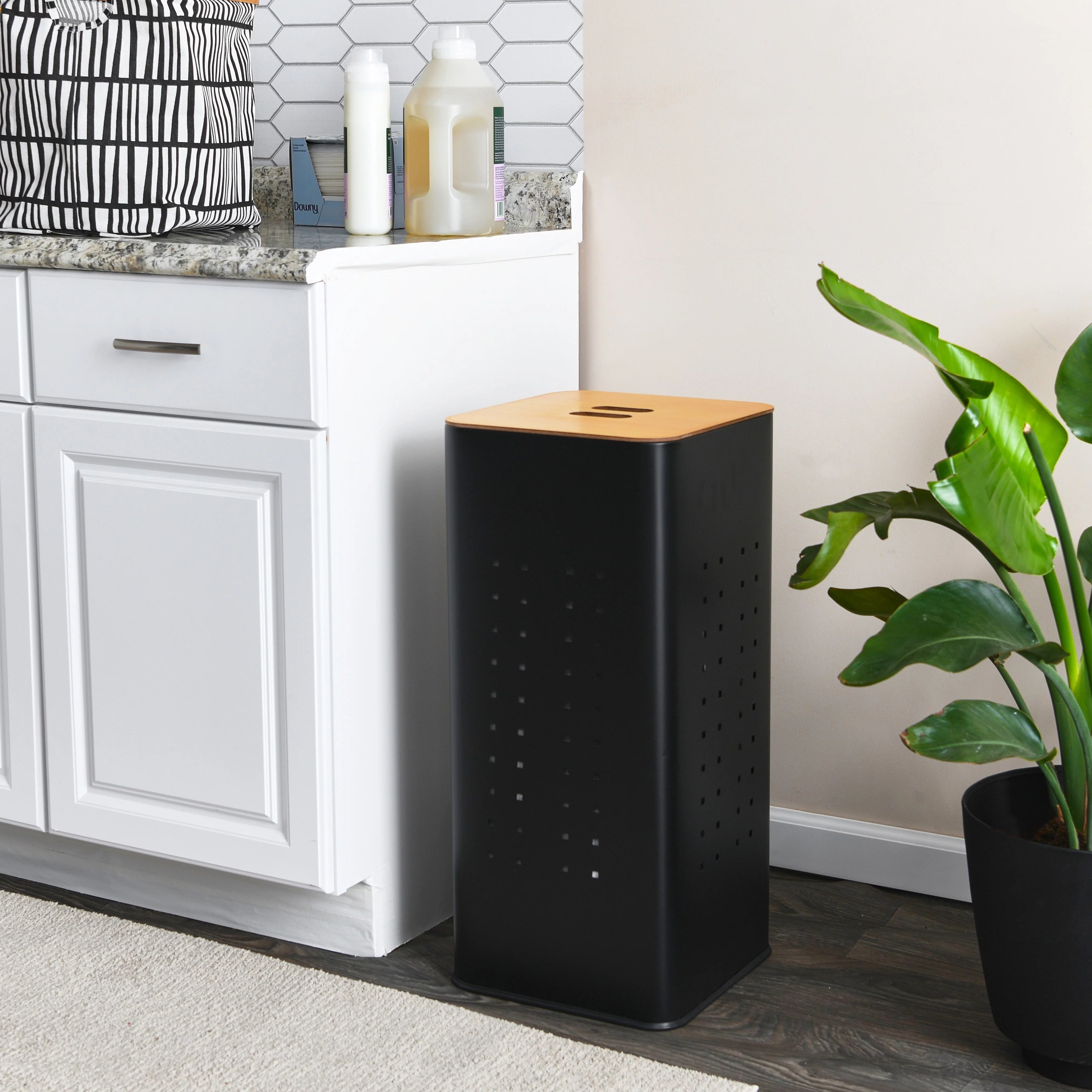 Matte Black Steel Laundry Hamper with Lid S80813