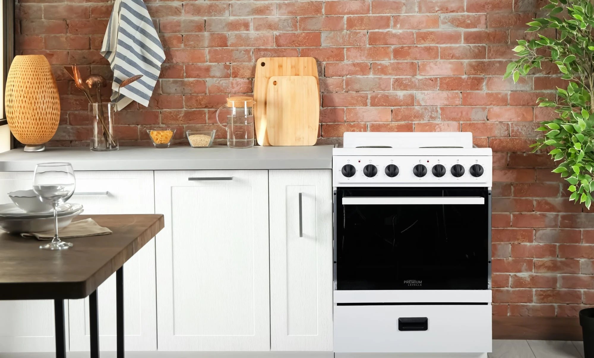 Levella 24 in. 2.7 cu. ft. Single Electric Range with 4 Burners, White D231490