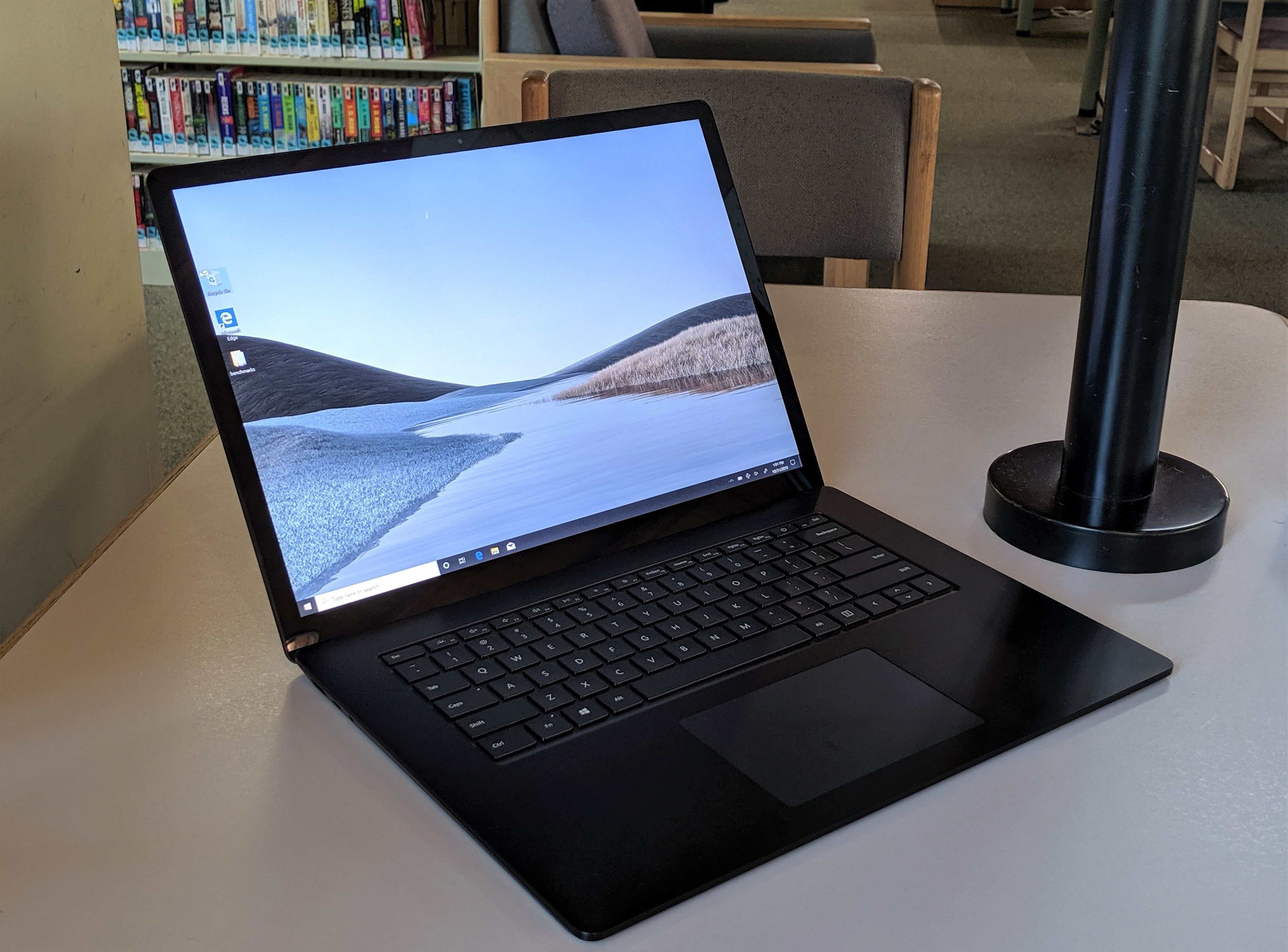 Microsoft Surface Laptop 3 13.5" Intel Core i5 8GB 256GB Windows 10 Black C921