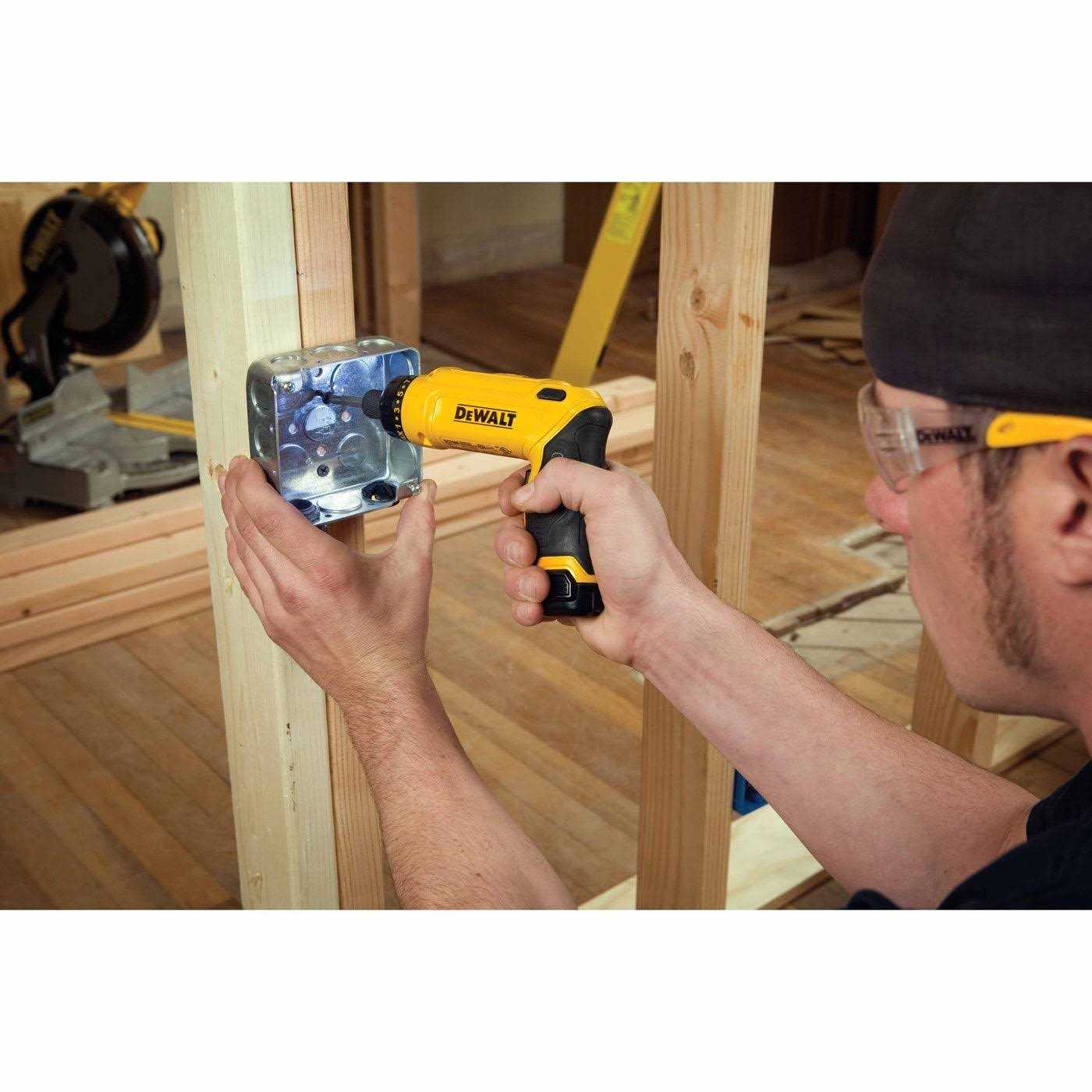 DeWalt DCF680 Screwdriver Kit C39094