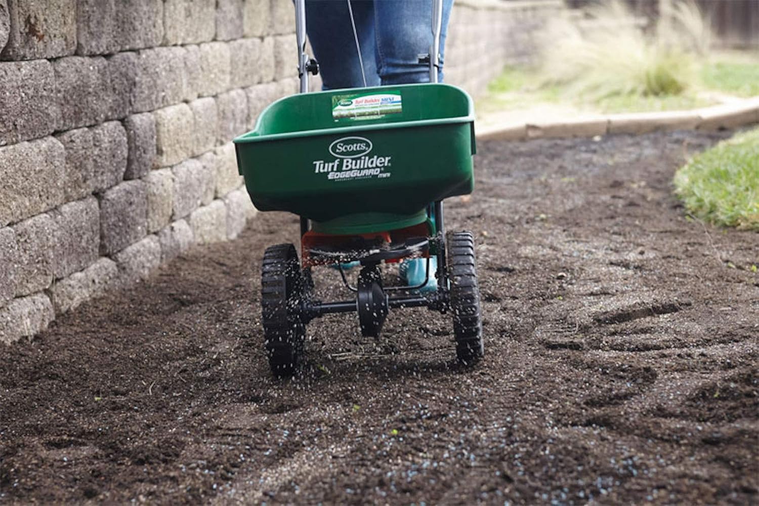 Scotts Turf Builder Edgeguard Mini Broadcast Spreader, 2-Pack O475